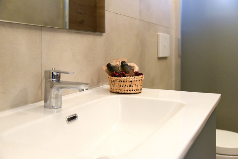 Bathroom 5, Serenity Rooms, Lecce