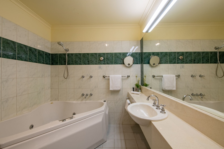 Bathroom 5, Gateway on Monash Boutique Hotel, Melbourne