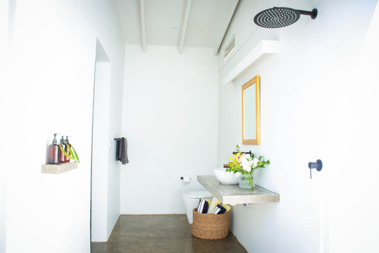 Bathroom 5, The Moso Vanuatu, Malorua