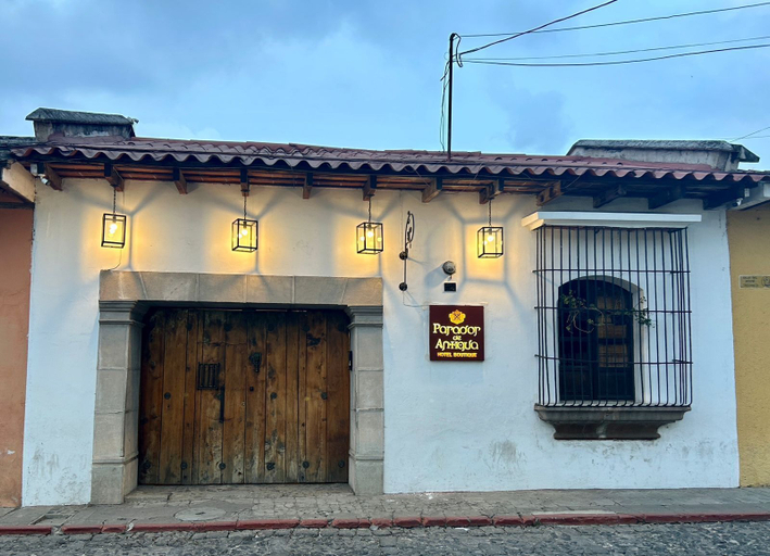 Exterior & Views