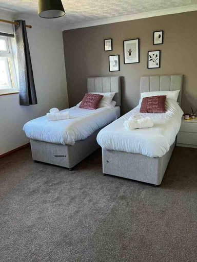 Bedroom 2, Spacious 3-bed House in Swindon, Swindon