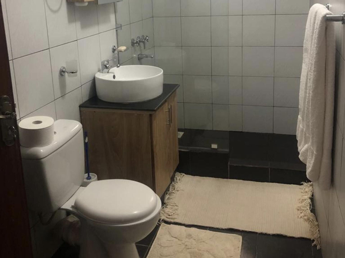 Bathroom 2, Immaculate 1-bed Apartment in Riverside Drive, Dagoretti North