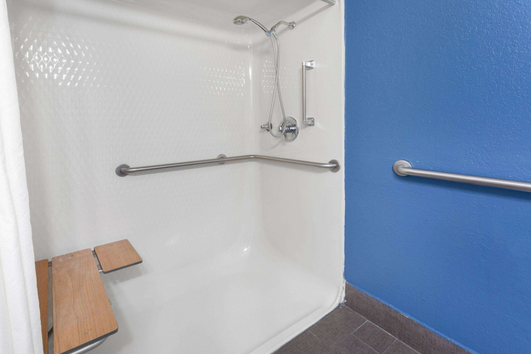 Bathroom 4, Baymont by Wyndham Milan, Washtenaw