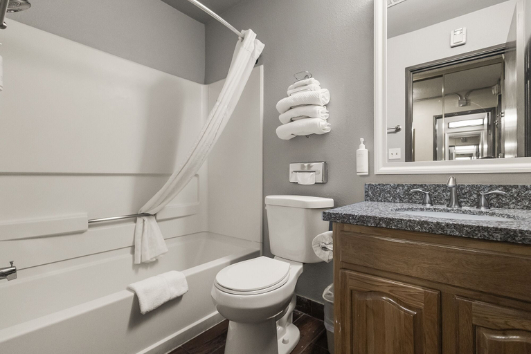 Bathroom 5, Sutter Inn, Sutter