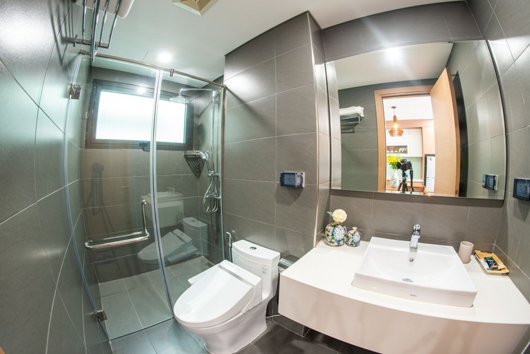Bathroom 4, J'adore Apartment, Ba Đình