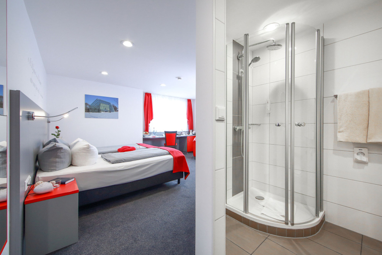 Bedroom 3, Aalener Römerhotel, Ostalbkreis