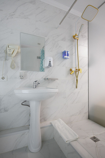 Bathroom, ololoAkJol, Ysyk-Köl