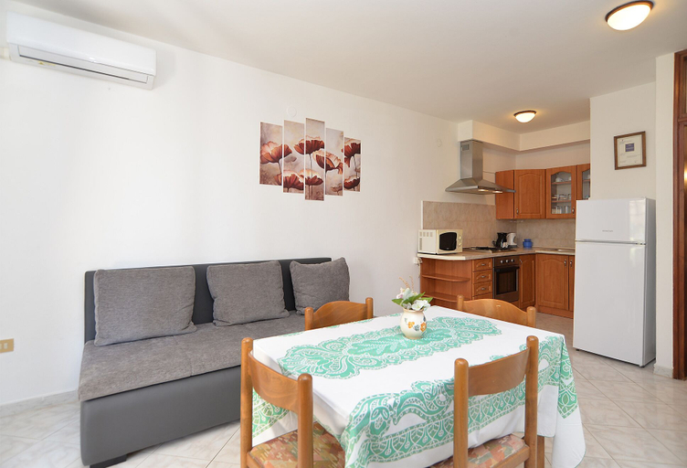 Others 5, Apartment 108, Fažana