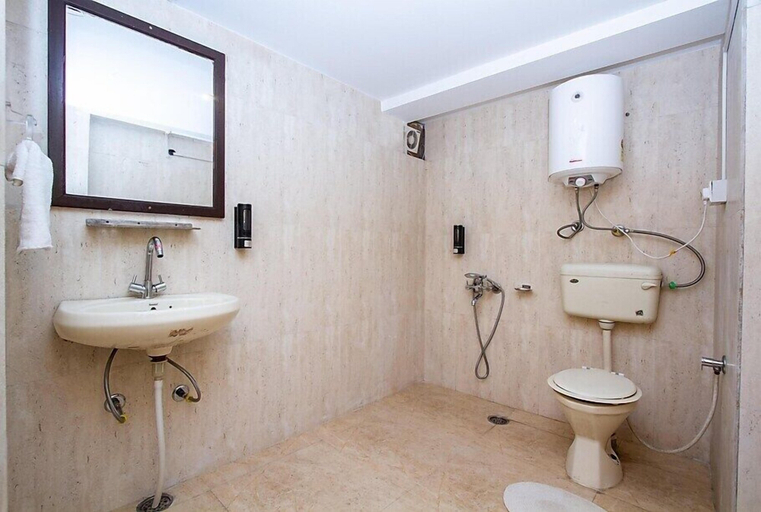 Bathroom, Hotel Beas regency, Kullu