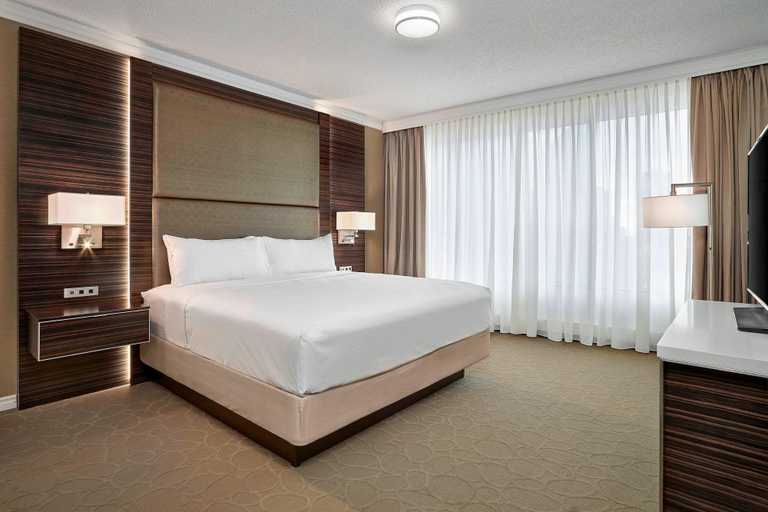 Bedroom 3, Delta Hotels by Marriott Edmonton Centre Suites, Division No. 11