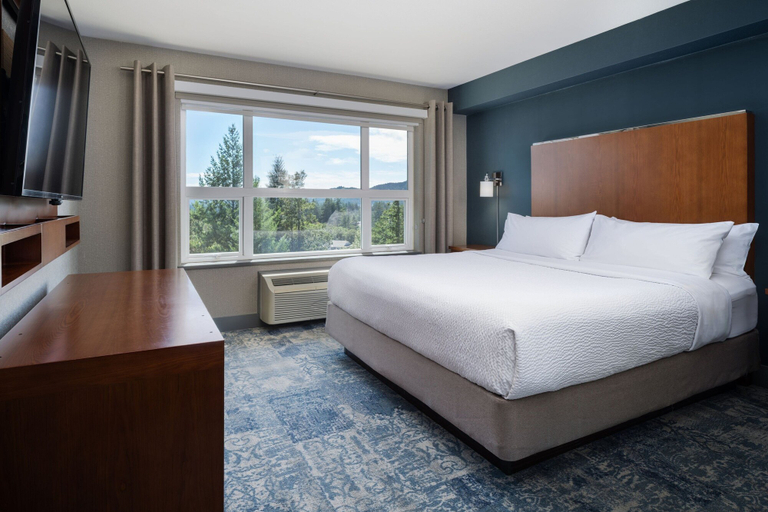 Bedroom 5, Four Points by Sheraton Victoria Gateway, Capital