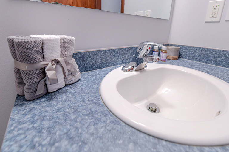 Bathroom 4, St. Michaels Inn, Division No. 19