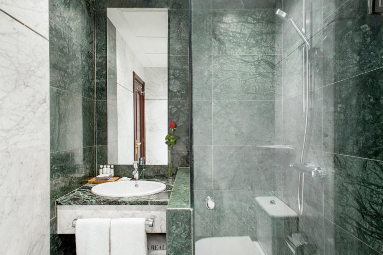Bathroom 5, Hotel Villa Real, a member of Preferred Hotels & Resorts, Madrid