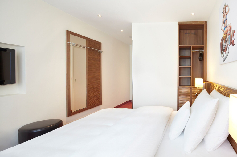 Bedroom 3, Hotel Hafen Hamburg, Hamburg