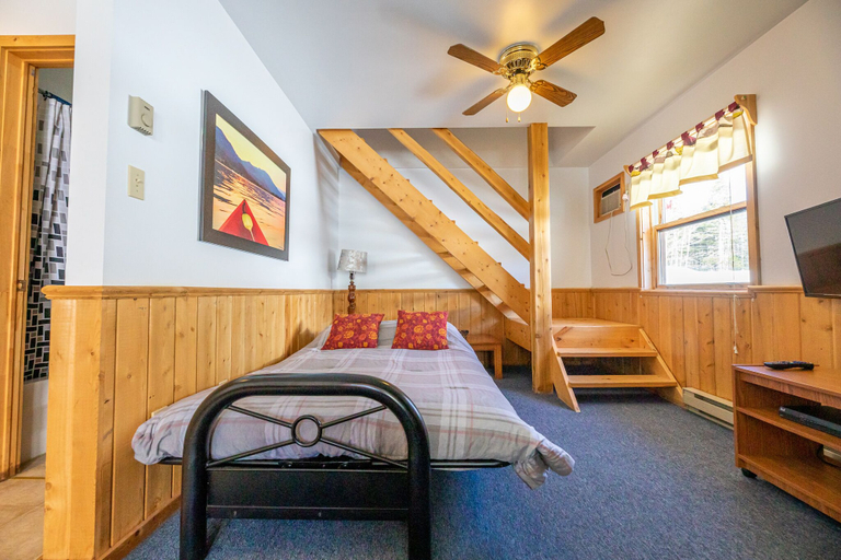 Bedroom 2, Kouch Chalets, Kent
