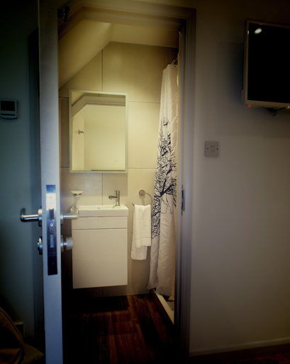 Bathroom 4, The Sawmills, Devon