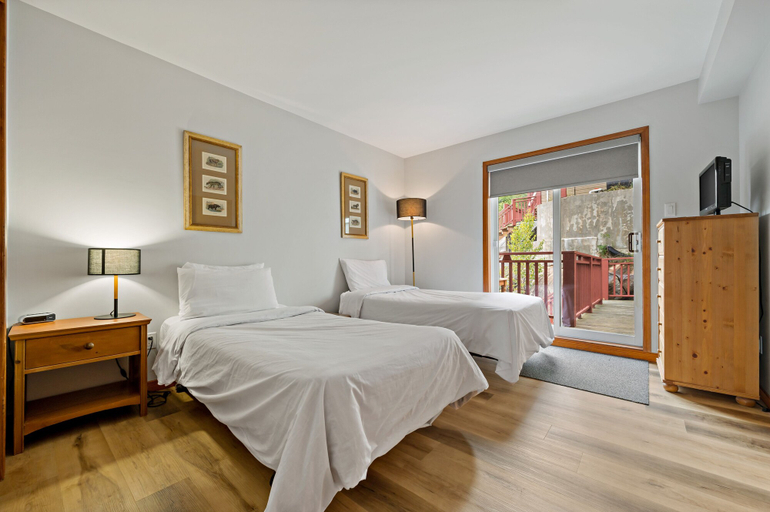 Bedroom 2, Les Haut Bois Condominiums -RVMT, Les Laurentides