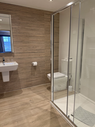 Bathroom 4, Hotel Sheraton, Blackpool