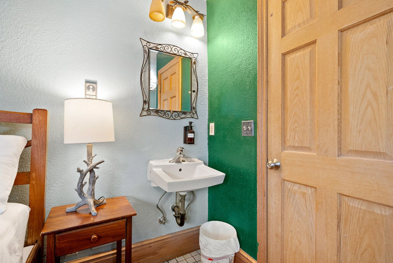 Bathroom 4, Qupqugiaq Inn, Anchorage