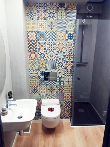 Bathroom 4, Amelia by gaiarooms, Salamanca