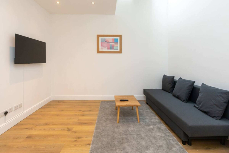 Others 3, Newly Renovated 1BD Flat - Camden, London