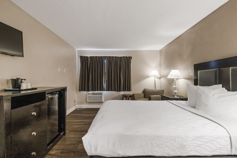 Bedroom 4, Sutter Inn, Sutter