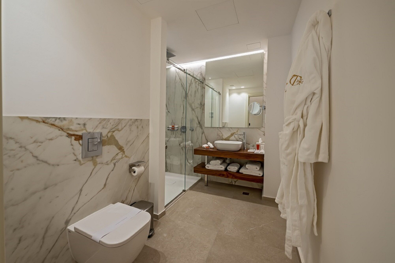 Bathroom 4, The Capital Boutique Hotel