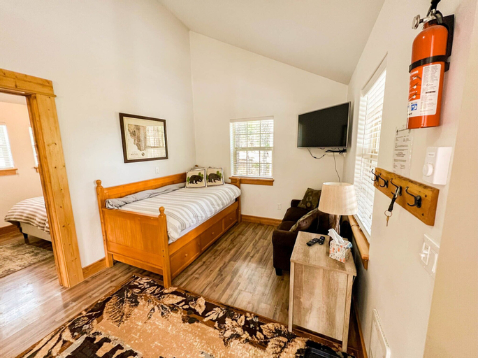 Bedroom 2, Whispering Pines cabin rentals, Flathead