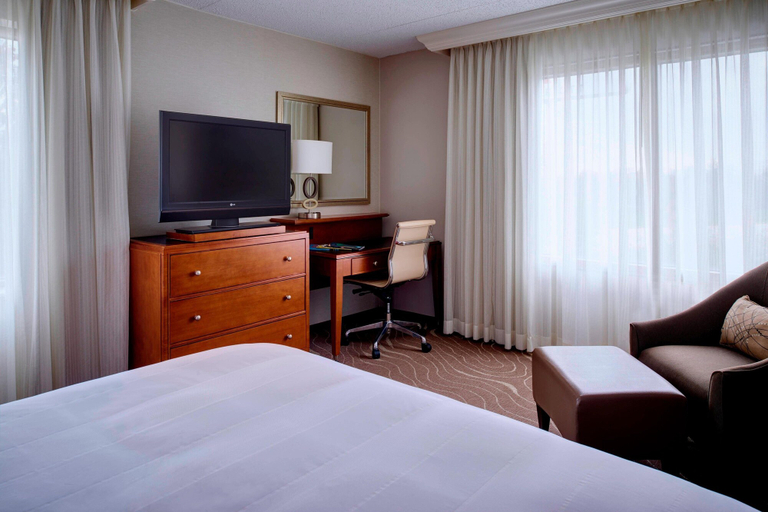 Bedroom 4, Detroit Metro Airport Marriott, Wayne