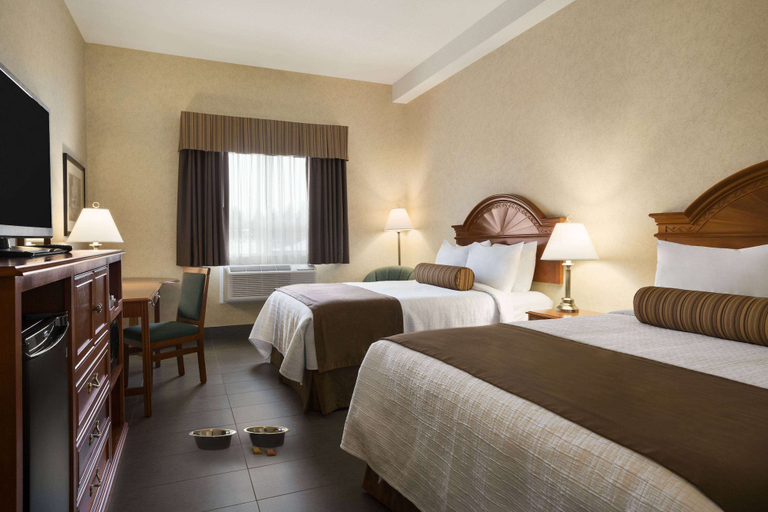 Bedroom 3, Travelodge by Wyndham Strathmore, Division No. 5