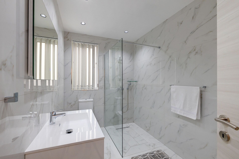 Bathroom 4, Stylish 2BR Apartment in Central St Julians