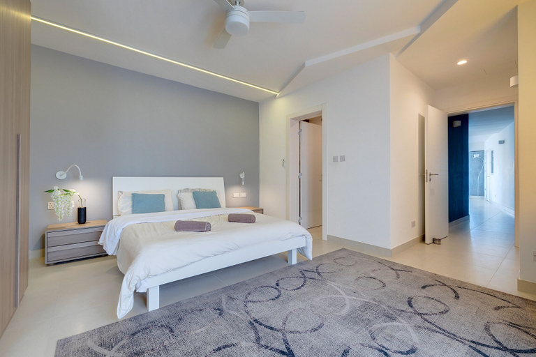 Bedroom 3, Stunning Apartment in a Central Location With Views