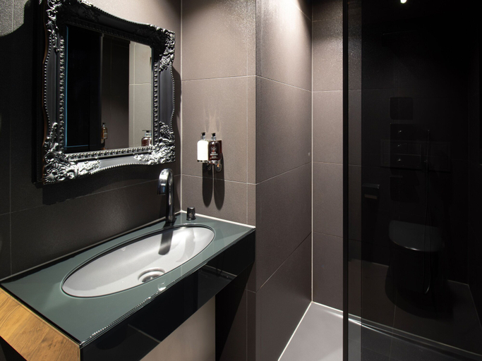 Bathroom 5, Bloc Hotel London Gatwick Airport, West Sussex