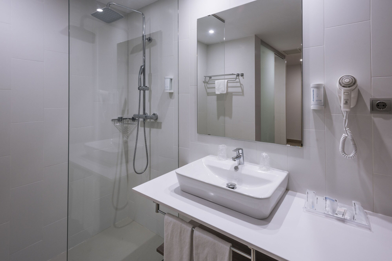 Bathroom 5, 4R Gran Europe, Tarragona