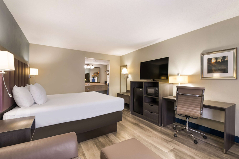 Bedroom 3, Best Western Inn, Franklin