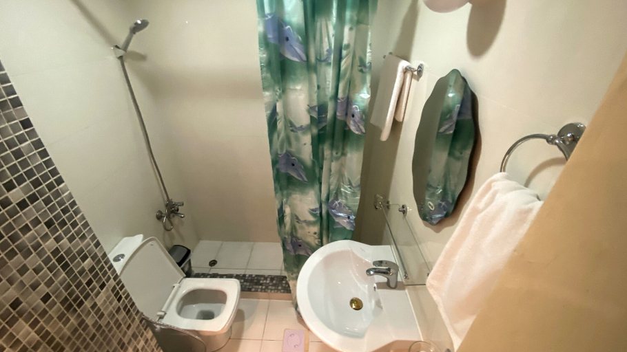 Bathroom 3, Majestic Hotel, Doha