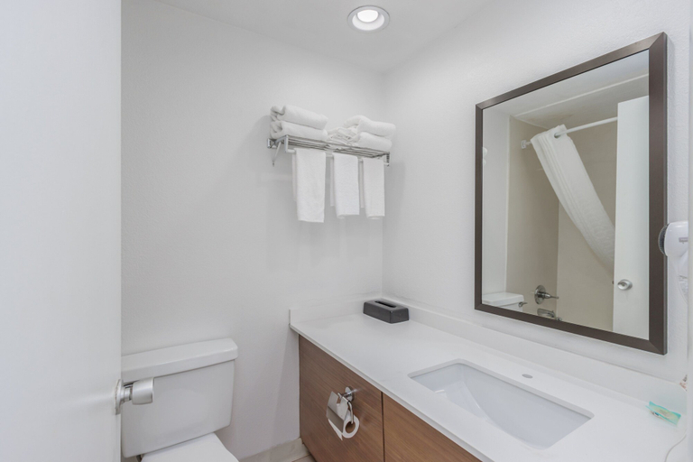 Bathroom 5, Crossroads Inn Suites, Sevier