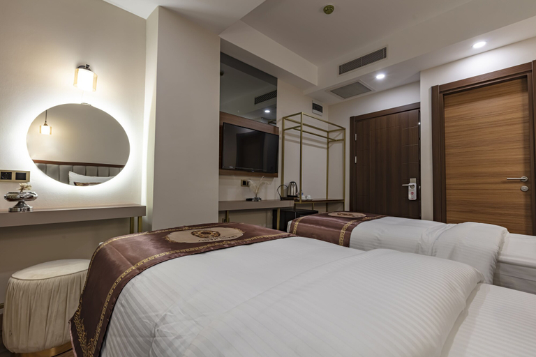 Bedroom 4, Grand Hamit By Karadayi Airport Hotel, Arnavutkoy