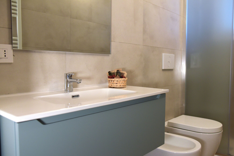 Bathroom 4, Serenity Rooms, Lecce
