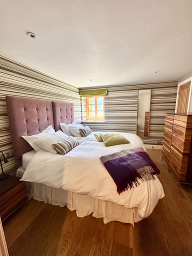 Bedroom 2, Chalet Violettes, Savoie