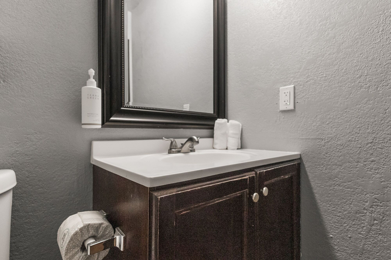 Bathroom 5, Sutter Inn, Sutter