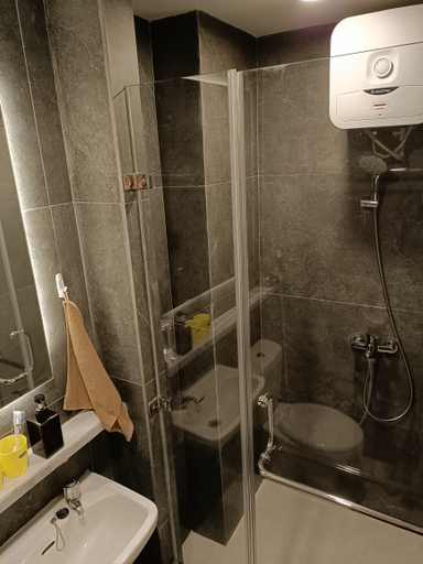 Bathroom, C&C Luxury M-Town Apartment Gading Serpong (Summarecon Mall, RS Bethsaida, ICE BSD), Tangerang