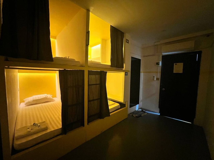 Bedroom 3, Central Pod Capsule Hostel, Siem Reap