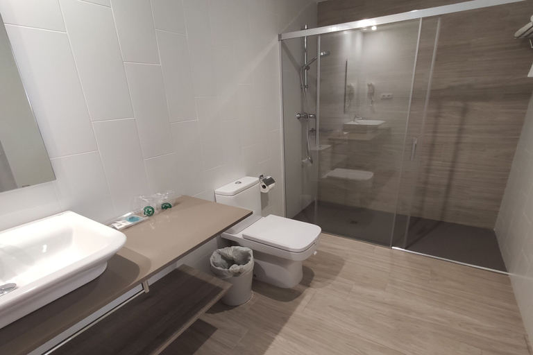 Bathroom 5, 4R Meridià Mar, Tarragona
