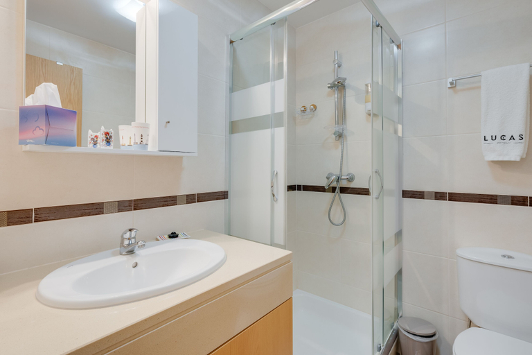 Bathroom 5, Alta Garajau II, Santa Cruz