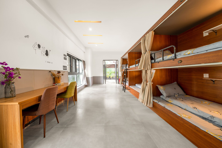 Others 4, riverside youth hostel, Chongqing