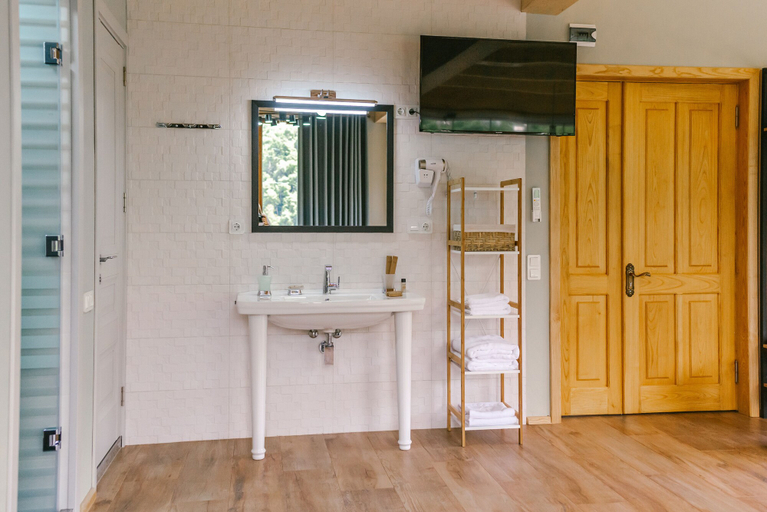 Bathroom 4, Hotel Chateau Iveri, Keda