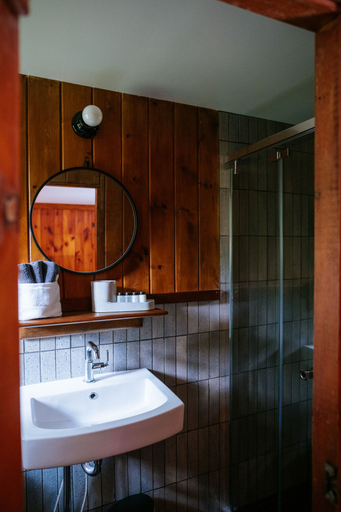 Bathroom 4, The Leeway, Ulster