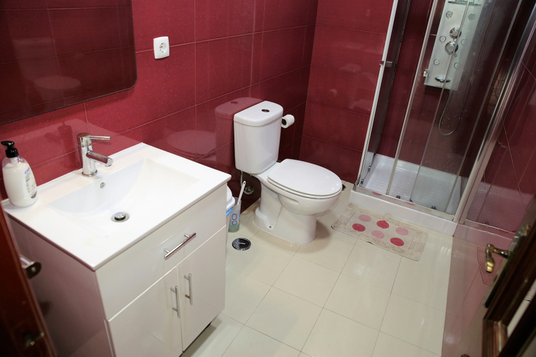 Bathroom 2, Aej Guest House, Lisbon