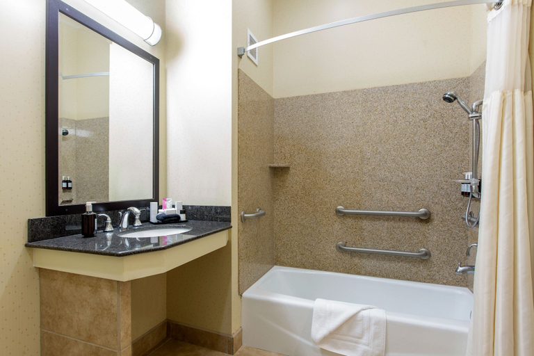 Bathroom 3, The Oaks Hotel Paso Robles, San Luis Obispo